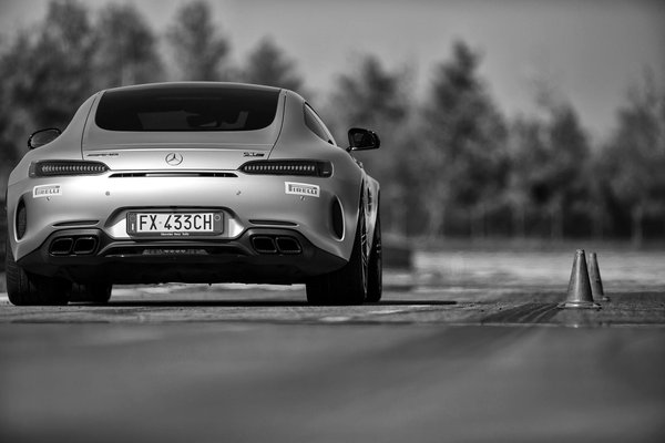 Quels accessoires de sécurité sont indispensables dans votre voiture pour faire face aux imprévus sur la route ?